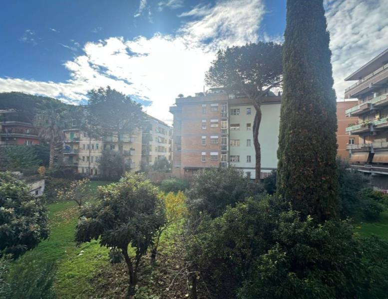 appartamento in vendita a Roma in zona Ostia