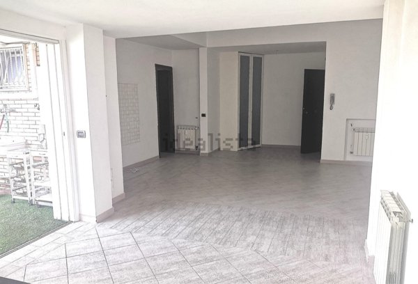 appartamento in vendita a Roma in zona Ostia