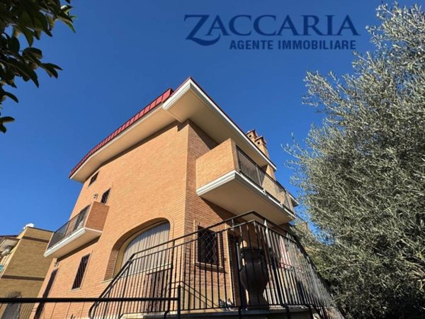 casa indipendente in vendita a Roma in zona Cinquina