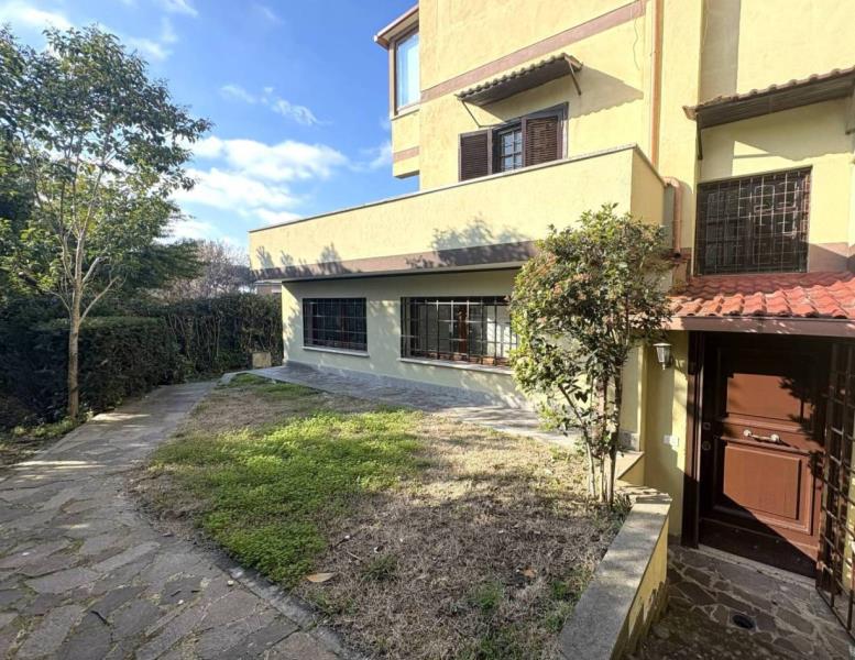 appartamento in vendita a Roma in zona Axa