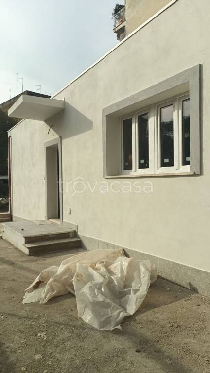 casa indipendente in vendita a Roma in zona Tomba di Nerone