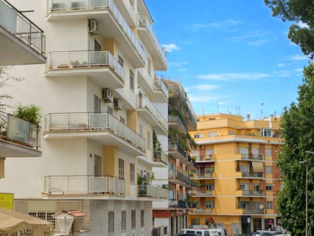 appartamento in vendita a Roma in zona Tor di Quinto