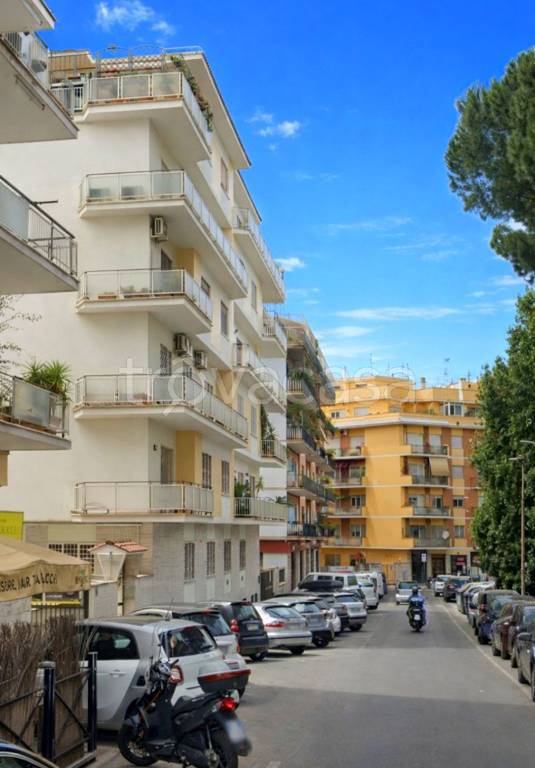 appartamento in vendita a Roma in zona Tor di Quinto