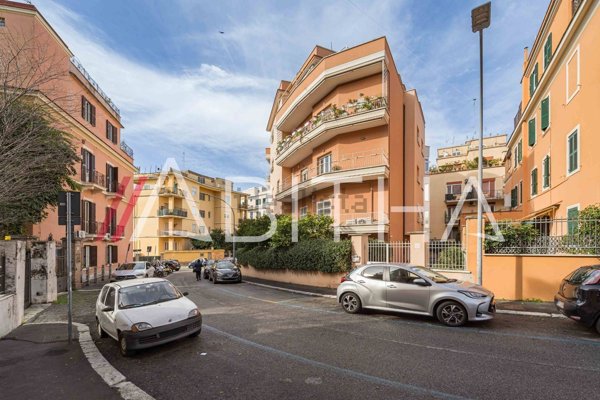 appartamento in vendita a Roma in zona San Saba - Ripa