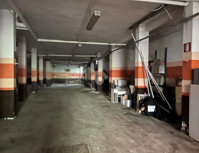 locale commerciale in vendita a Roma in zona Appio Claudio