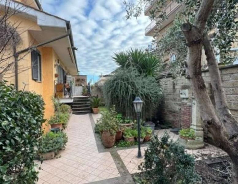 casa indipendente in vendita a Roma in zona Dragona/Bagnoletto