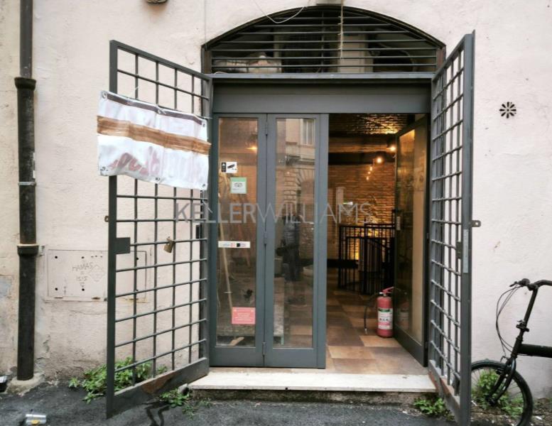 locale commerciale in vendita a Roma in zona Centro Storico