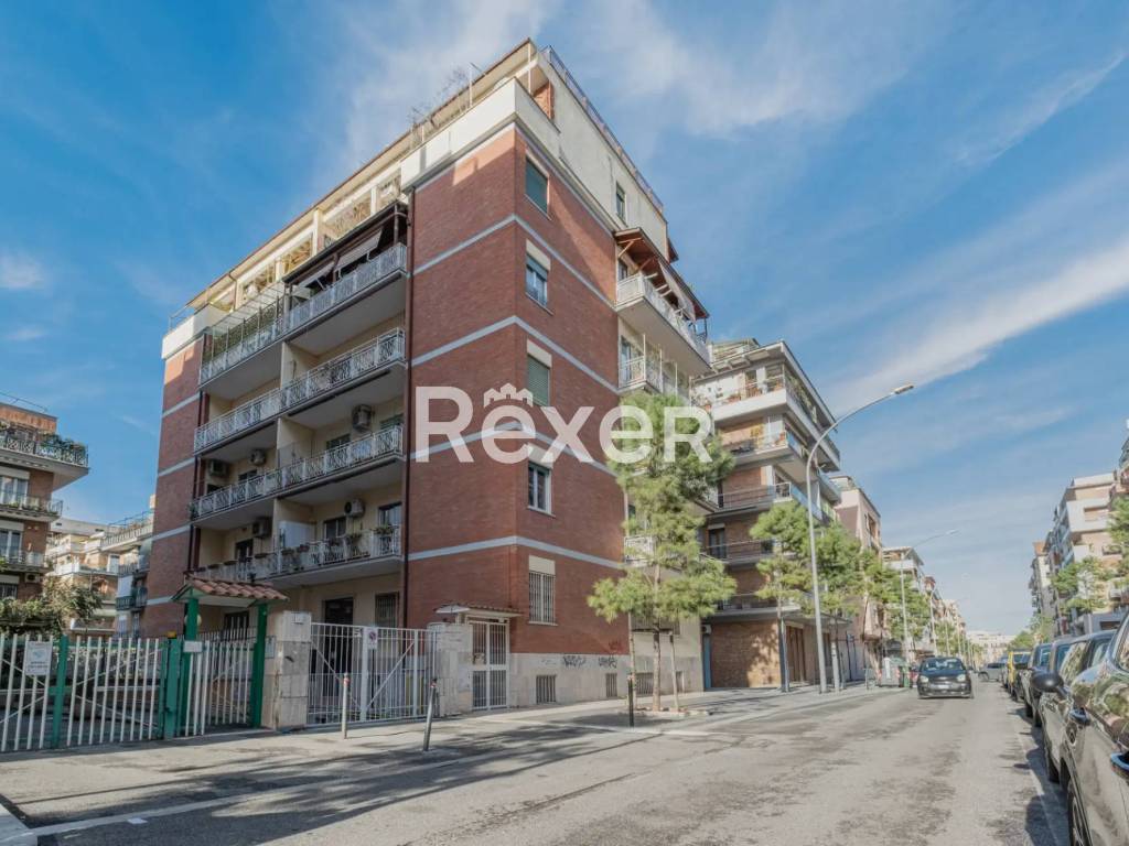 appartamento in vendita a Roma in zona Appio Claudio