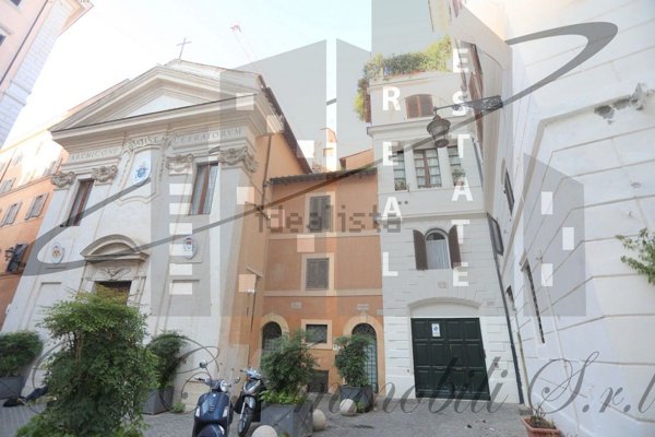 appartamento in vendita a Roma in zona Pigna - Sant'Angelo