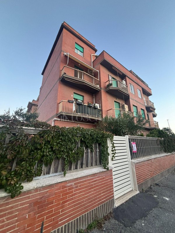 appartamento in vendita a Roma in zona Ostia