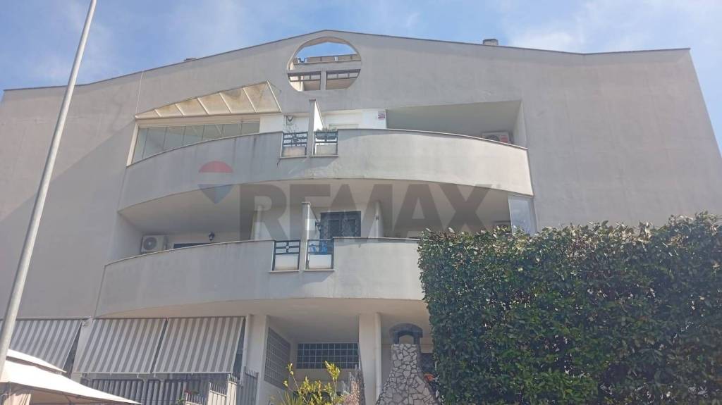 appartamento in vendita a Roma in zona Tor Bella Monaca