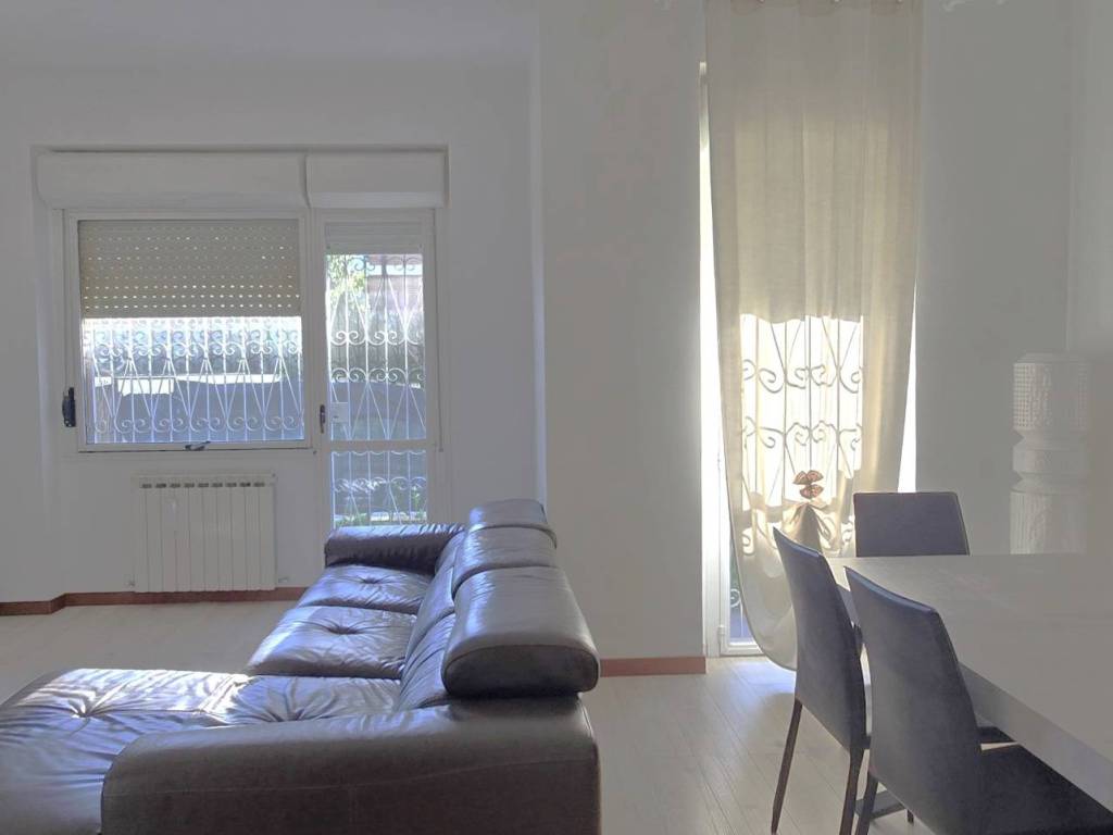 appartamento in vendita a Roma in zona Axa