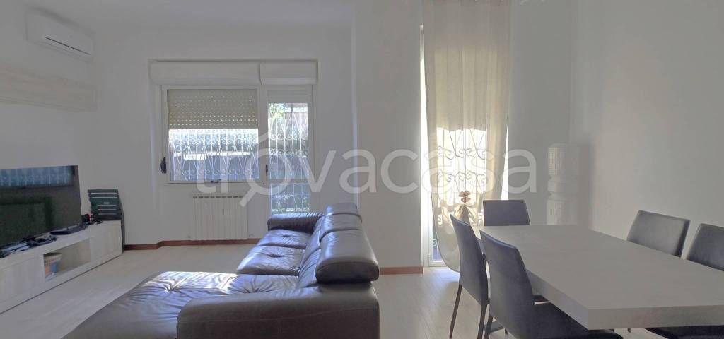 appartamento in vendita a Roma in zona Axa