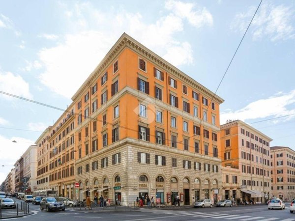 appartamento in vendita a Roma in zona Rione Monti/Campitelli