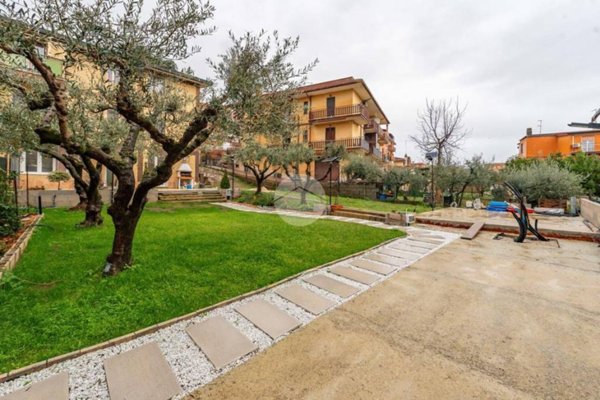 appartamento in vendita a Roma in zona Finocchio