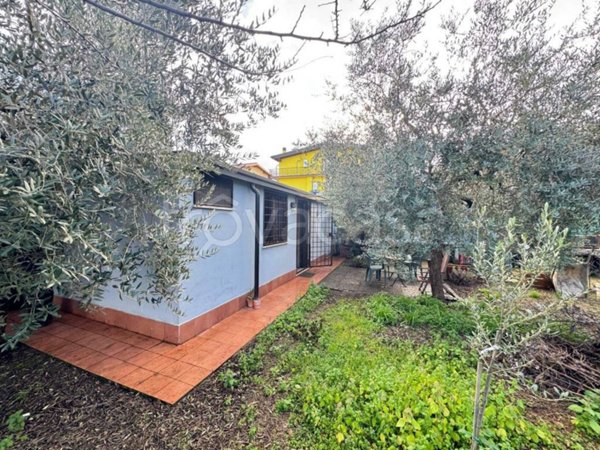 casa indipendente in vendita a Roma in zona Finocchio