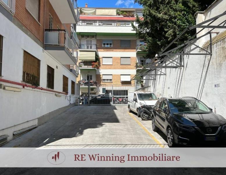 locale di sgombero in vendita a Roma in zona Portuense