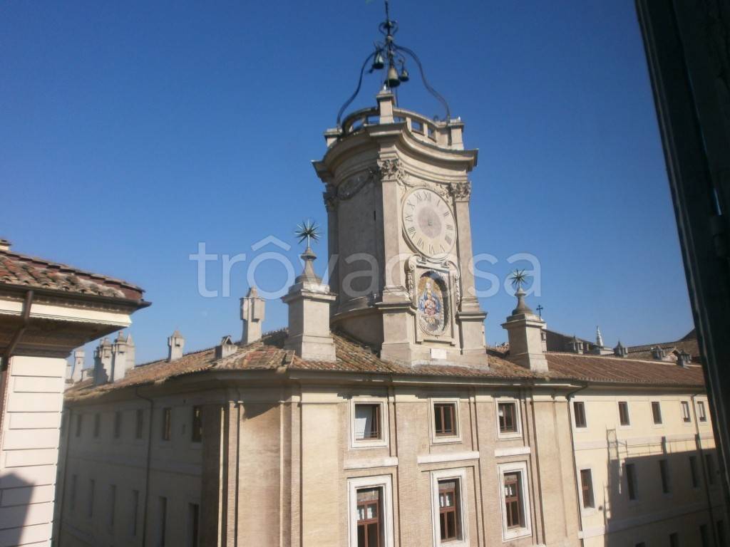 appartamento in vendita a Roma in zona Parione/Sant'Eustachio