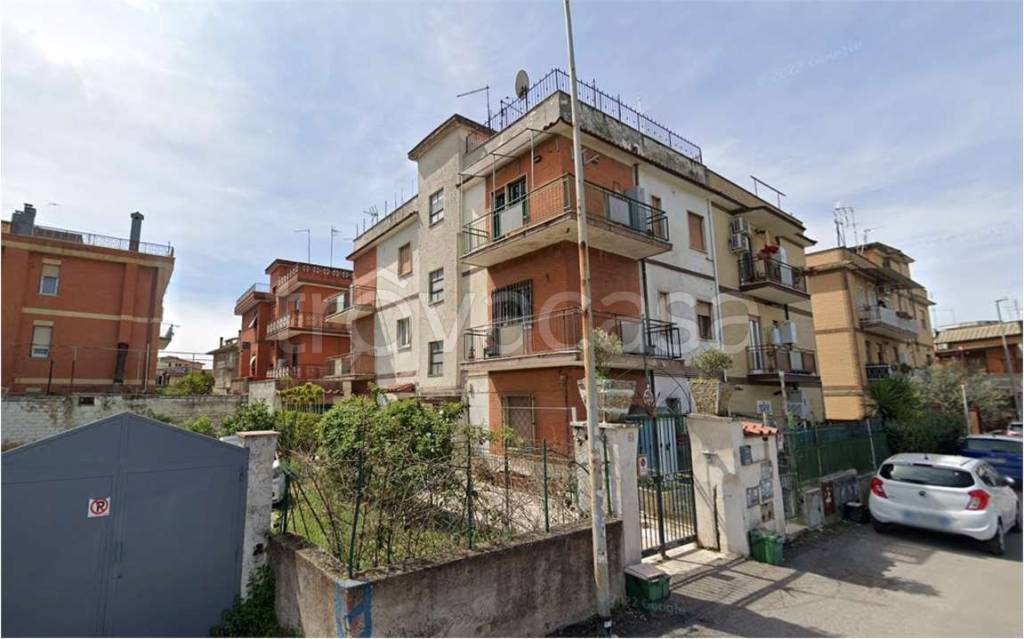 appartamento in vendita a Roma in zona Torre Angela