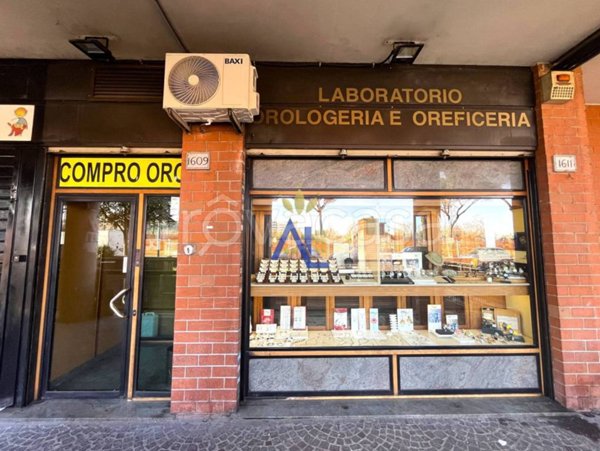 negozio in vendita a Roma in zona Ponte Mammolo