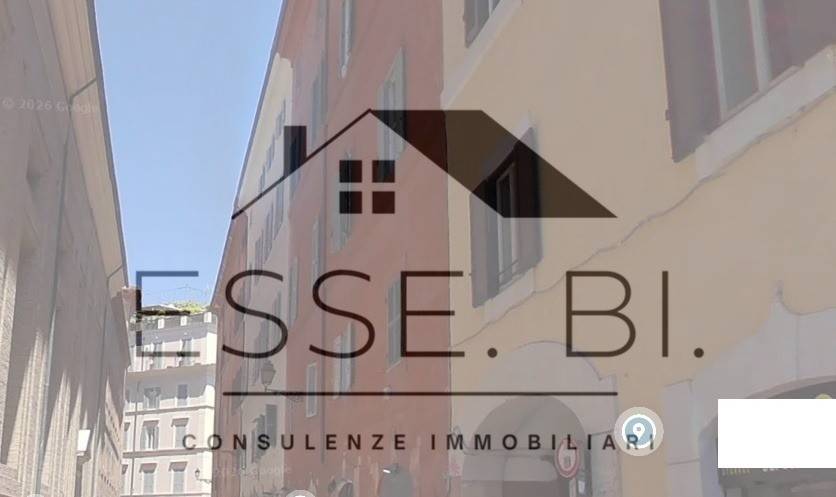 appartamento in vendita a Roma in zona Parione/Sant'Eustachio
