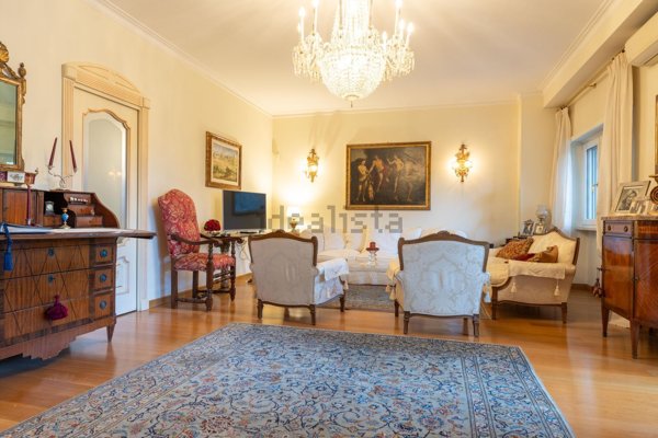 appartamento in vendita a Roma in zona EUR