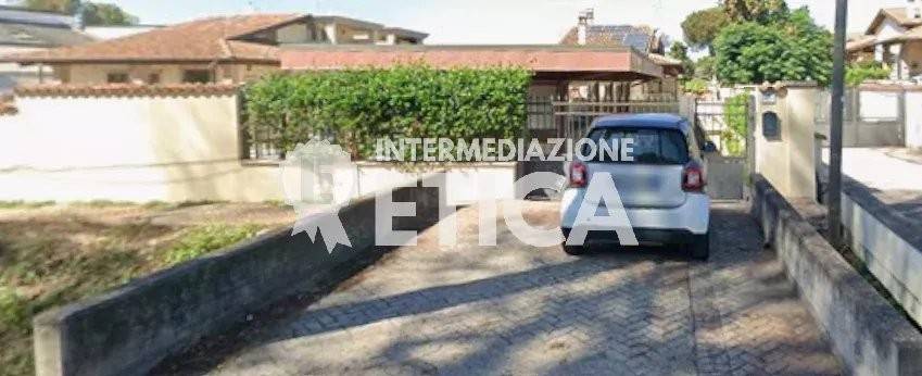 appartamento in vendita a Roma in zona Infernetto