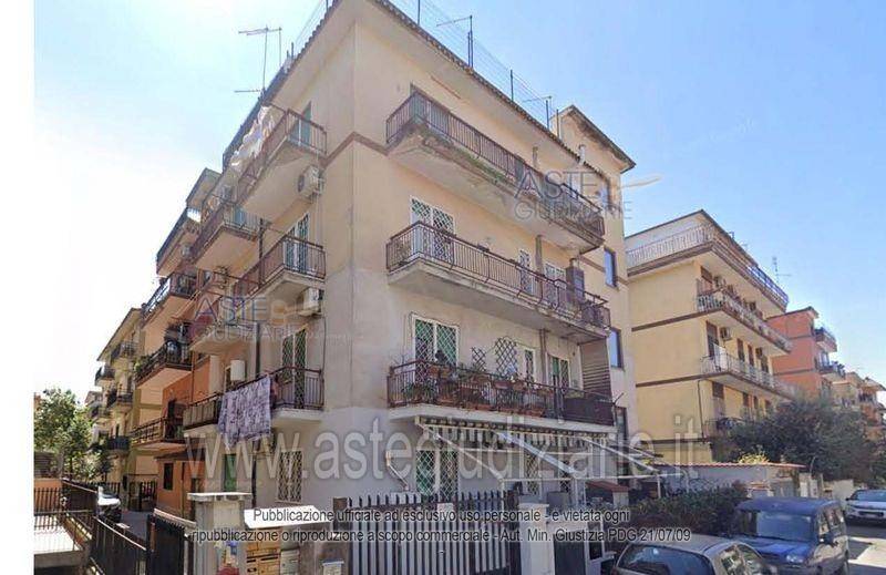 appartamento in vendita a Roma in zona Torre Angela