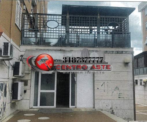 negozio in vendita a Roma in zona San Basilio