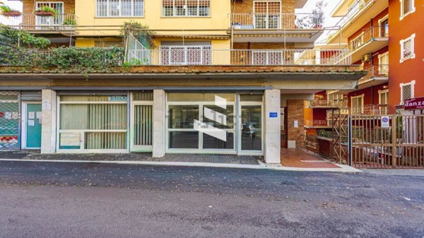 locale commerciale in vendita a Roma in zona Monte Sacro/Talenti