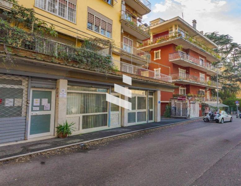 locale commerciale in vendita a Roma in zona Monte Sacro/Talenti