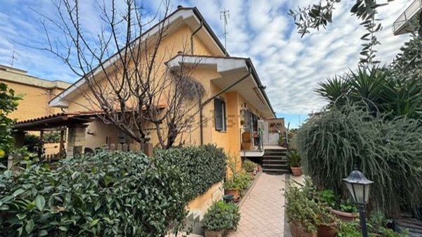 casa indipendente in vendita a Roma in zona Dragona/Bagnoletto