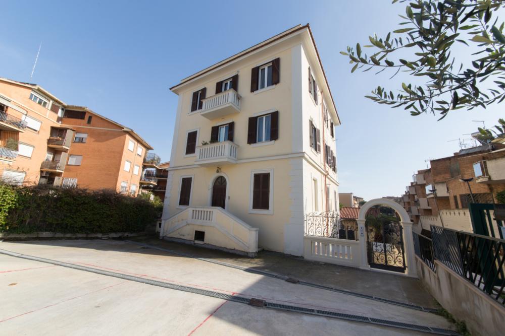 appartamento in vendita a Roma in zona Gianicolense