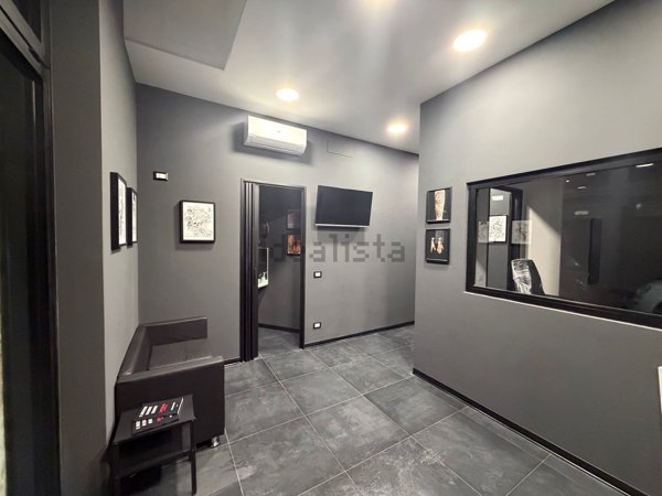 ufficio in vendita a Roma in zona Appio Latino