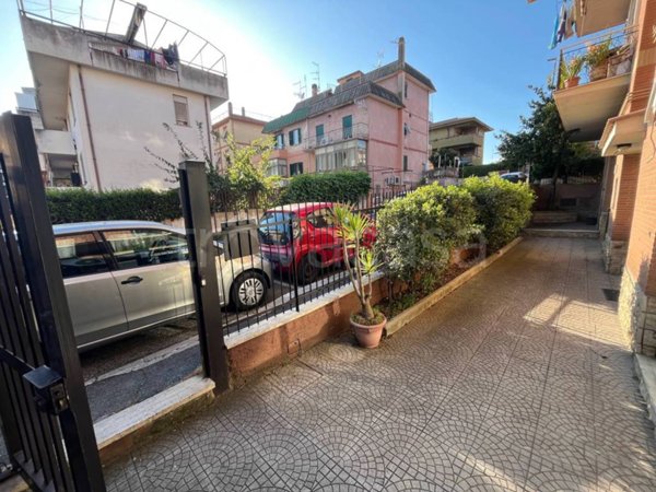 negozio in vendita a Roma in zona Labaro