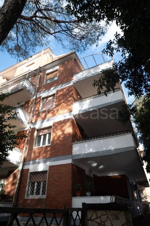 appartamento in vendita a Roma in zona Ostia