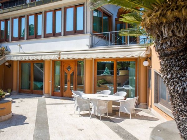 casa indipendente in vendita a Roma in zona Casal Palocco