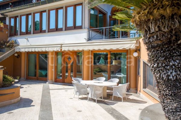 casa indipendente in vendita a Roma in zona Casal Palocco