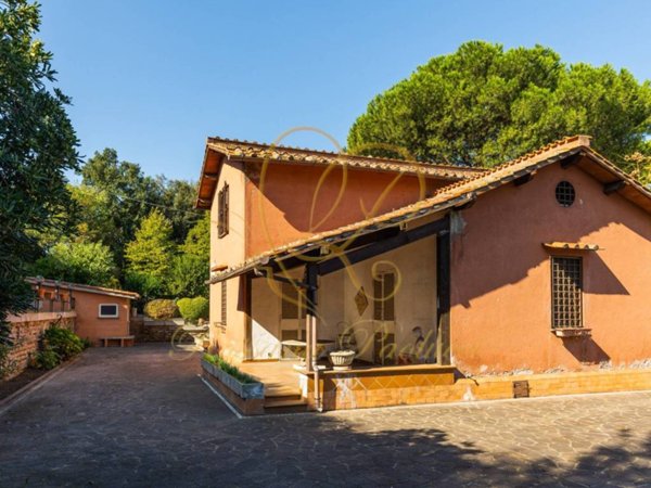 casa indipendente in vendita a Roma in zona Appio Claudio