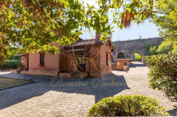 casa indipendente in vendita a Roma in zona Appio Claudio