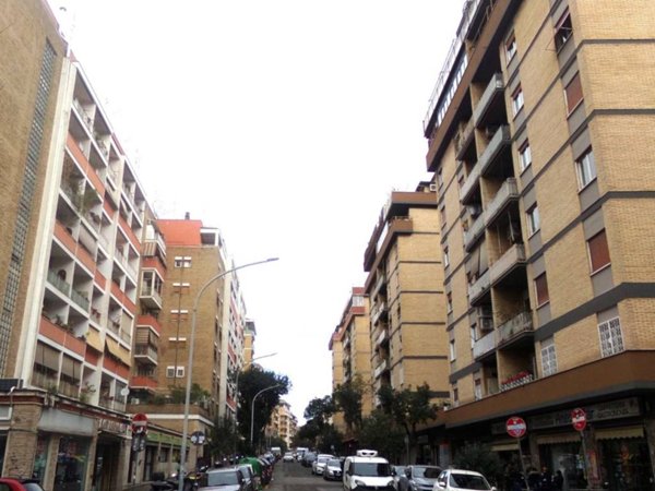 appartamento in vendita a Roma in zona Ostiense