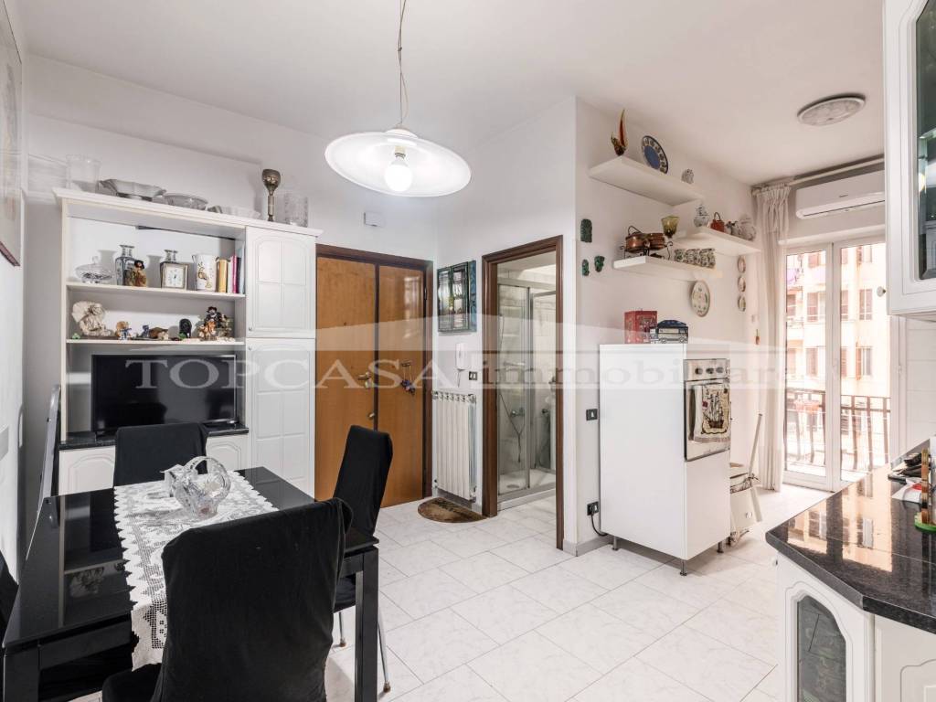 appartamento in vendita a Roma in zona Appio Latino