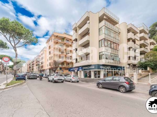 locale commerciale in vendita a Roma in zona Aurelio