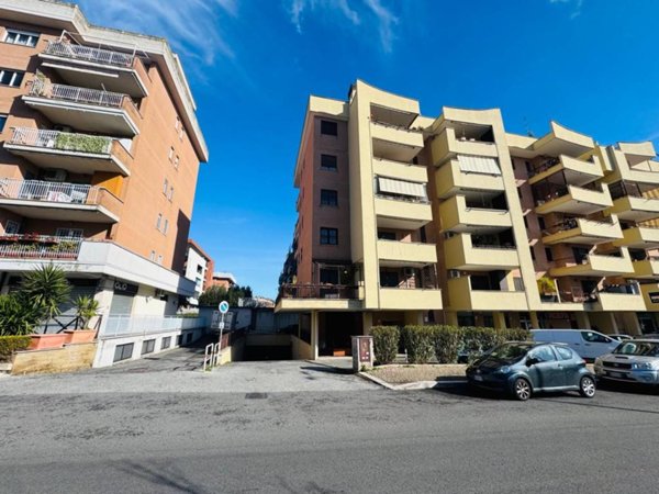 casa indipendente in vendita a Roma in zona Lunghezza