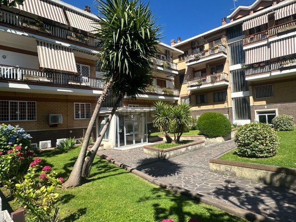appartamento in vendita a Roma in zona Mostacciano