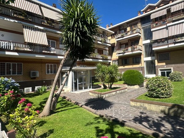 appartamento in vendita a Roma in zona Mostacciano