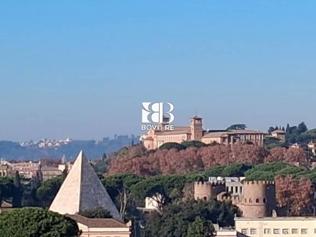 appartamento in vendita a Roma in zona Ostiense