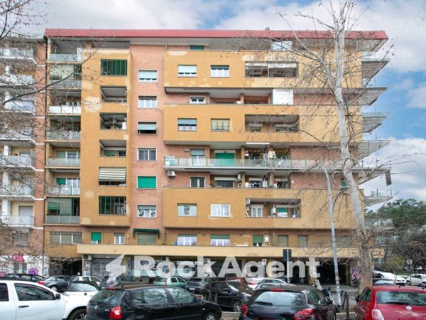appartamento in vendita a Roma in zona Ostiense
