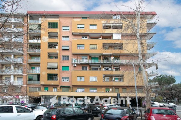 appartamento in vendita a Roma in zona Ostiense