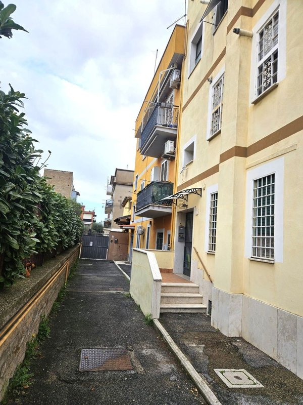 appartamento in vendita a Roma in zona Torre Angela